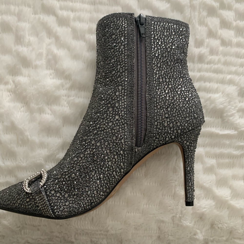 Stunning ankle booties.